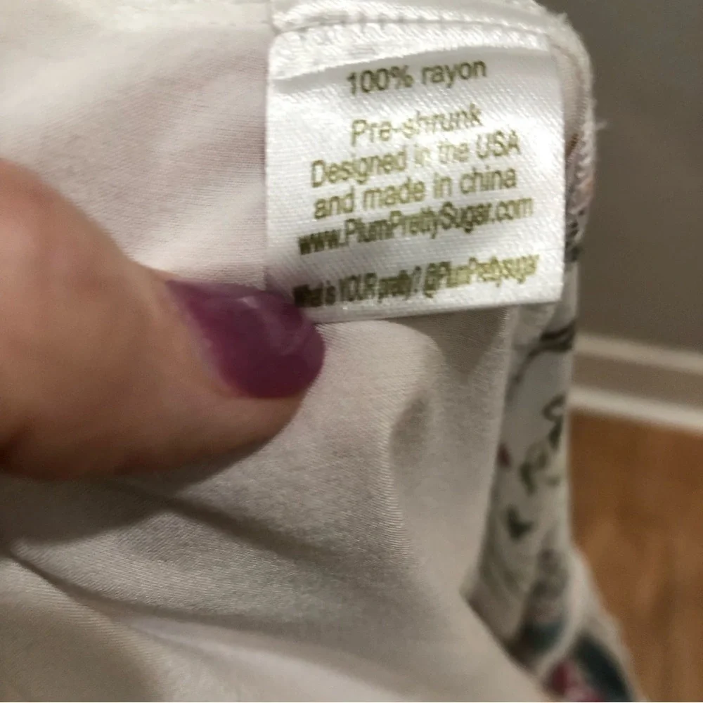 PLUM Pretty Sugar short sleeve, floral, button up blouse.  Size L - Picture 7 of 8